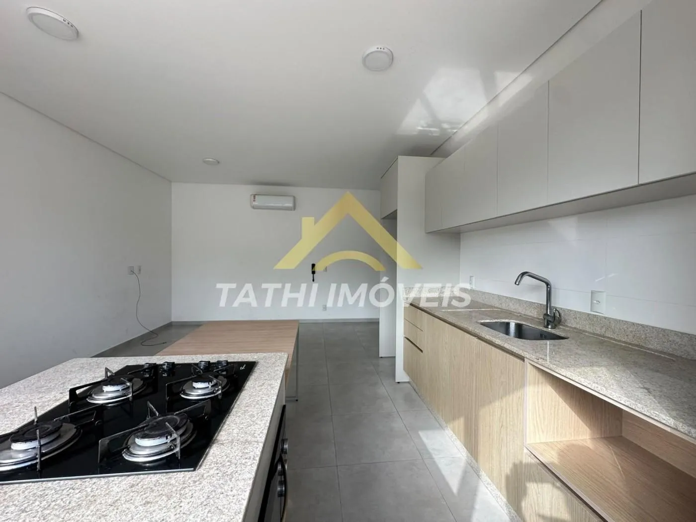 Apartamento de 2 dormitórios com ar-condicionado na suíte