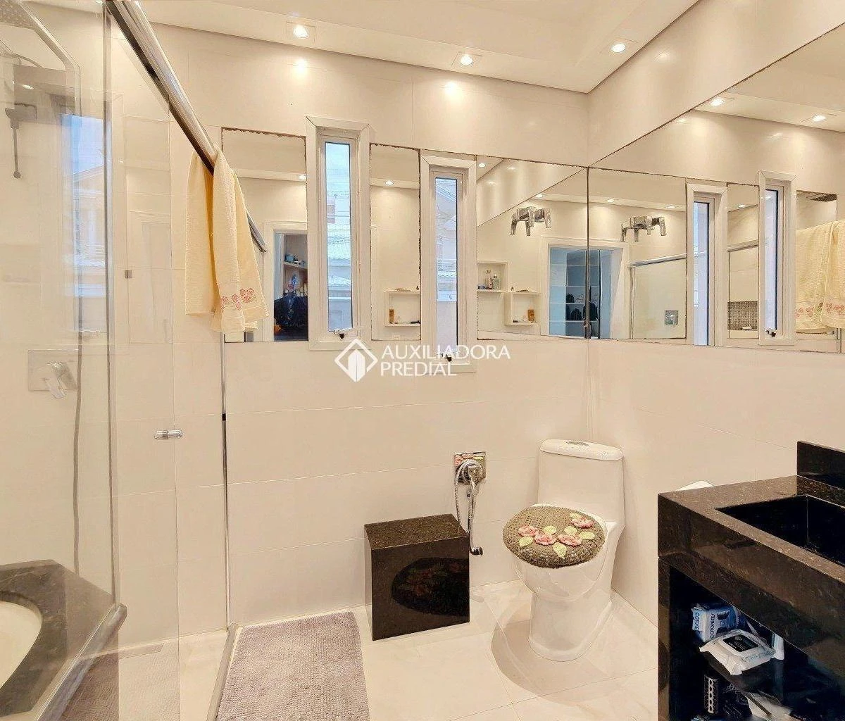 Water view in a 4-bedroom house, 320 m² — photo 13