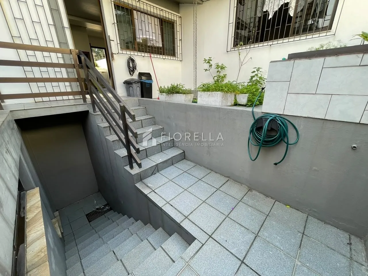 Furnished house, 376 m², with a water view — photo 54
