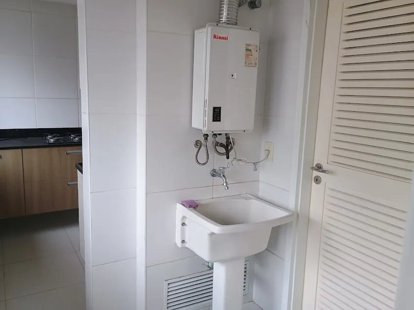 Apartamento de 3 quartos com janelas do piso ao teto — photo 30