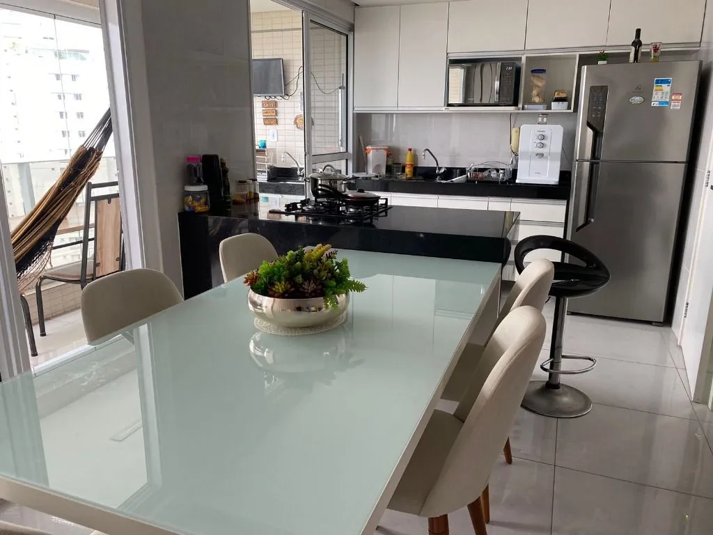 Furnished apartment, 92 m², with a glass-enclosed balcony — photo 9