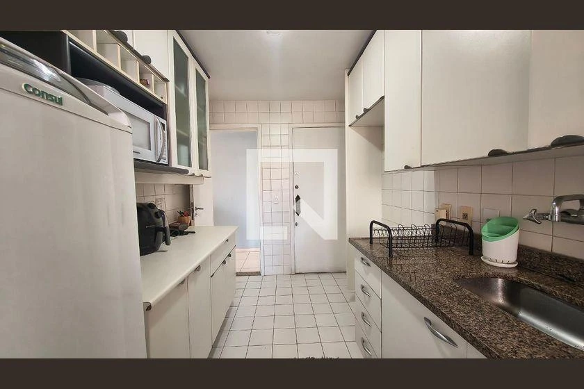 3-bedroom apartment in a building with a gym — photo 20