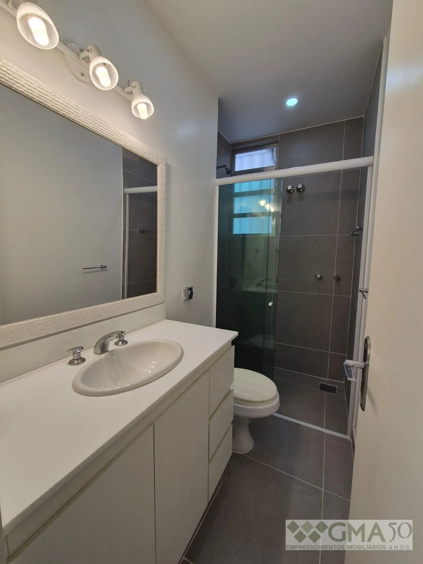 Furnished apartment, 90 m², with wood or laminate floors — photo 20