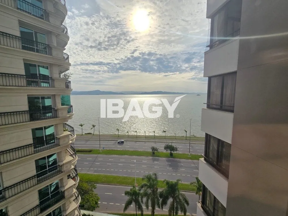 Furnished 512 m² apartment with a enclosed balcony — photo 24