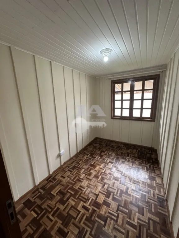 2-bedroom house with wood or laminate floors in Curitiba — photo 9