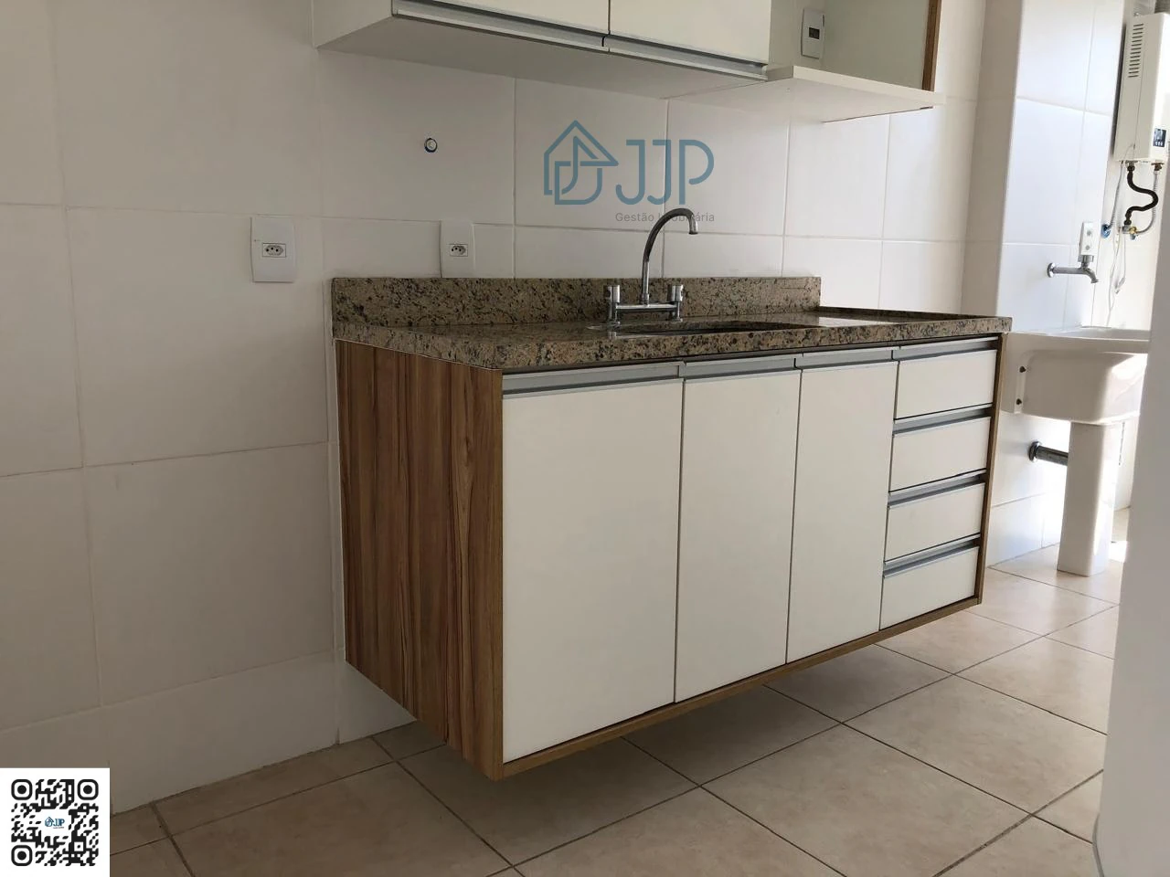 2-bedroom apartment with AC, one en-suite bathroom — photo 17