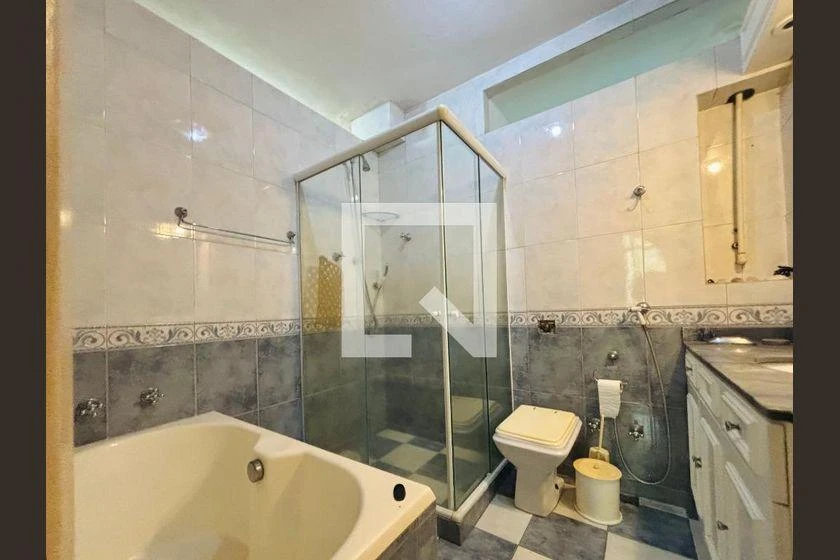 230 m² apartment with a bathtub and a home office — photo 16
