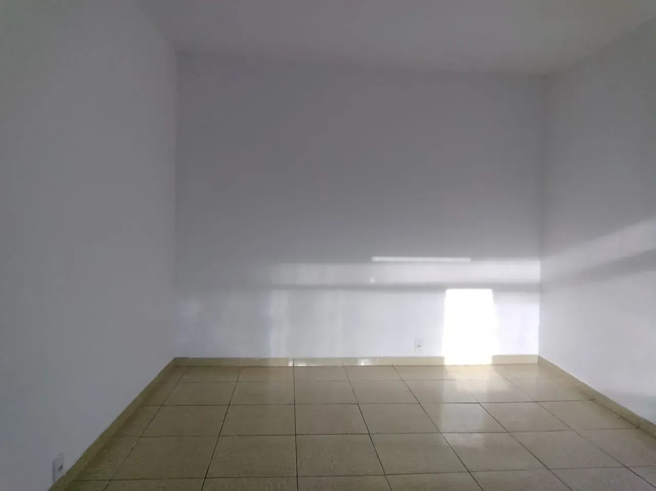 Casa sem mobília com 4 quartos e 1 banheiro — photo 9
