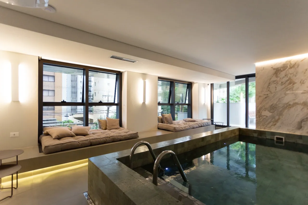 3-bedroom apartment in a building with a gym — photo 21