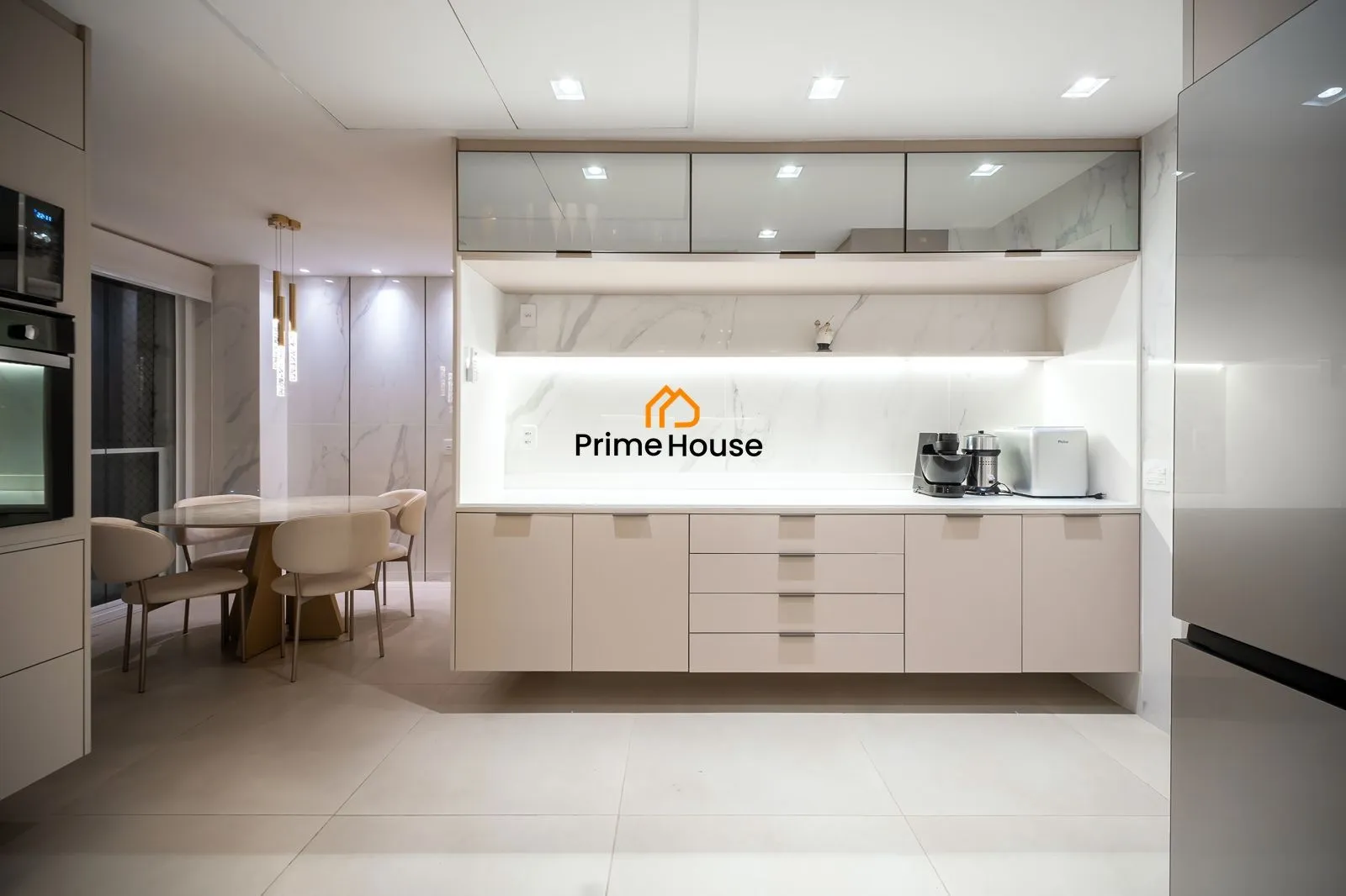 Furnished 4-bedroom apartment with 266 m² — photo 13