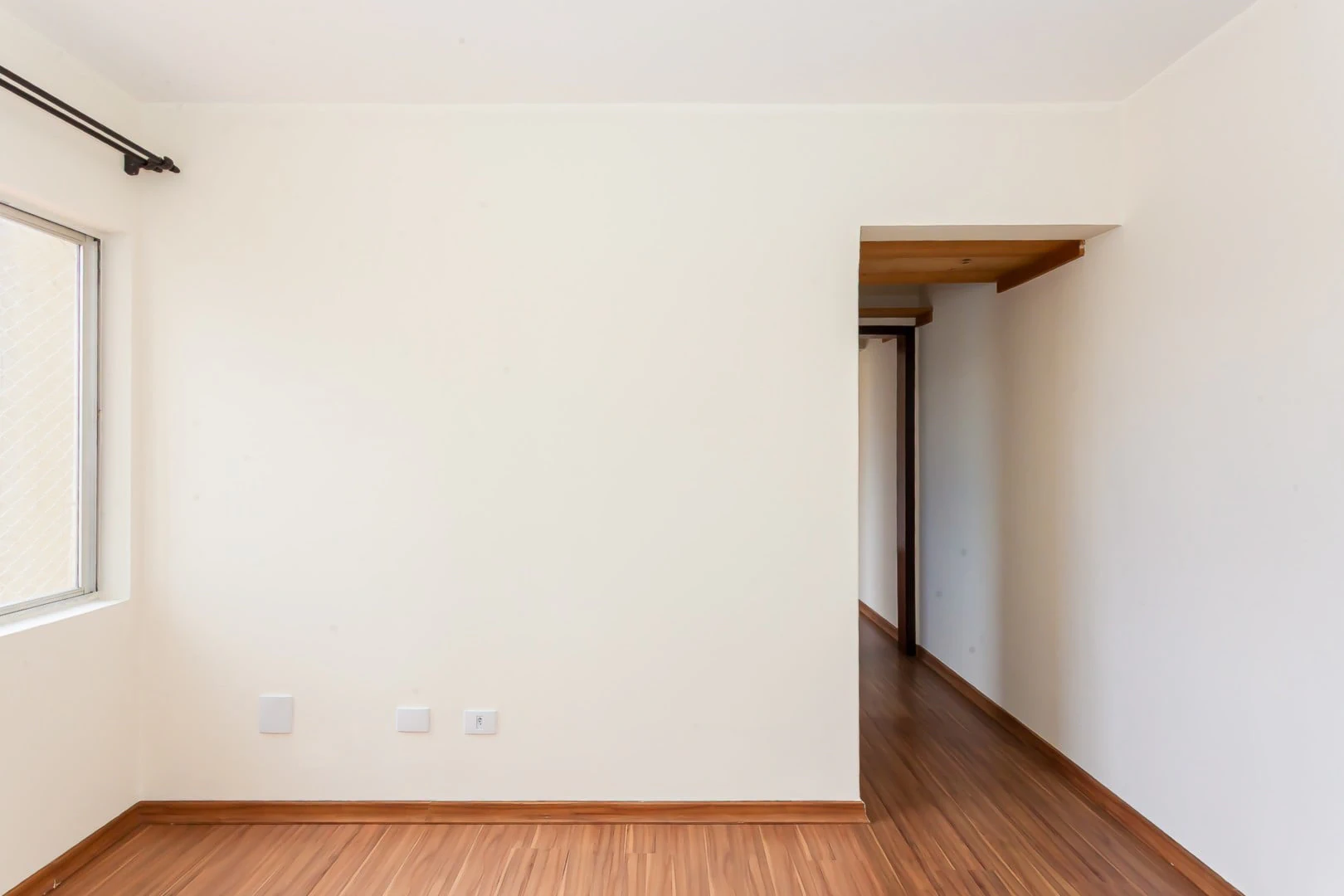 Дерев'яна підлога або ламінат та 1 спальня: квартира 44 м² — photo 19