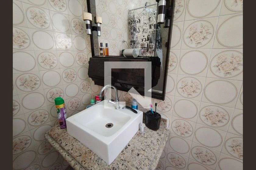 Furnished house with 5 bedrooms and 631 m² — photo 28