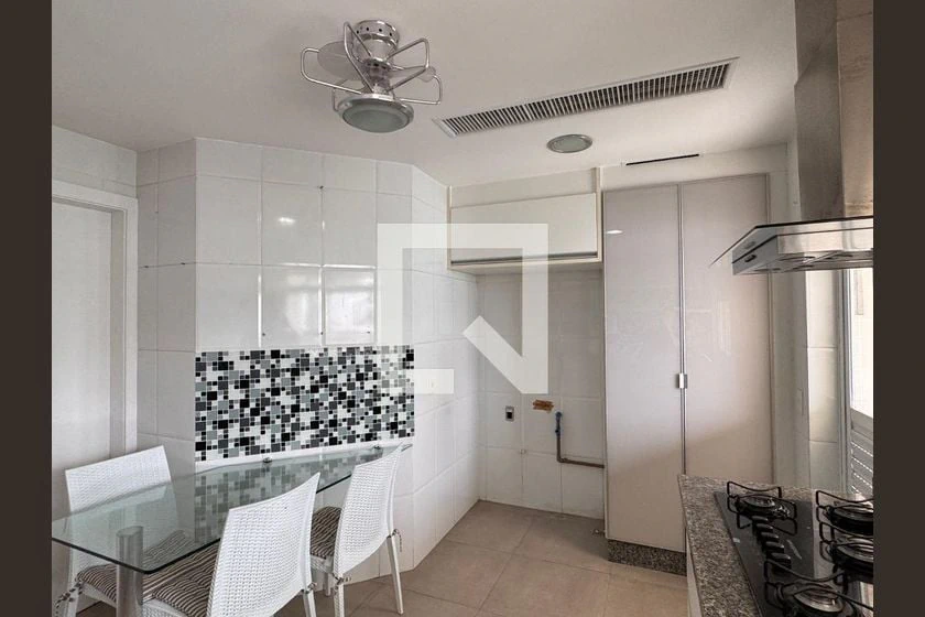 4-bedroom apartment in a building with a sauna — photo 9