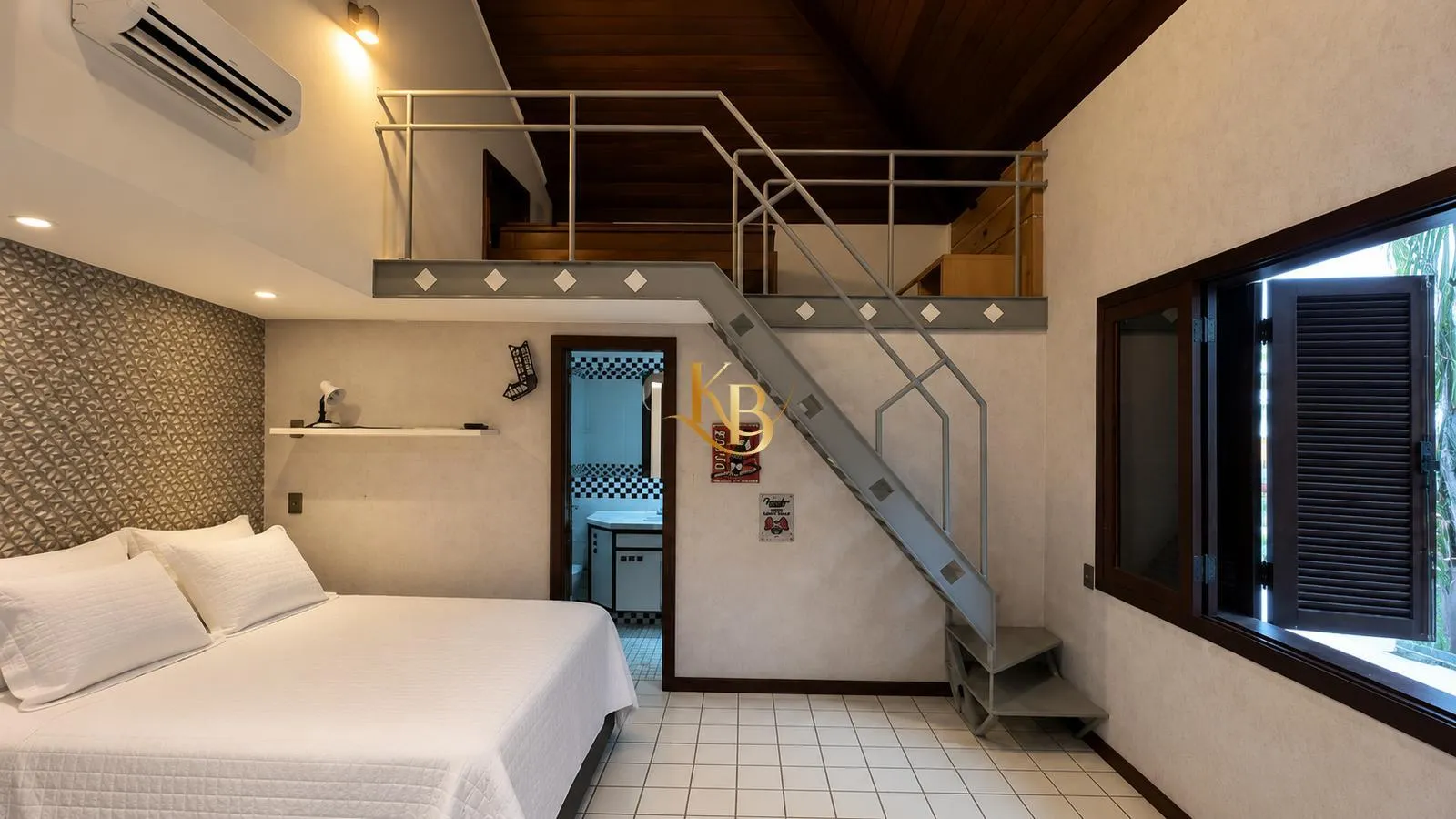 House with 5 bedrooms and a closed separate kitchen — photo 31