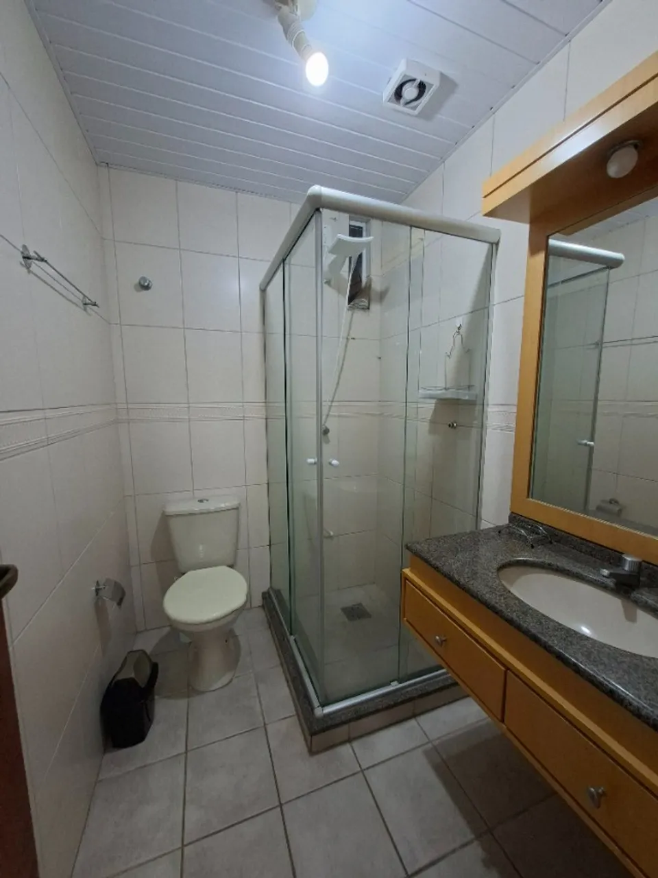Furnished 2-bedroom apartment with open-plan kitchen — photo 18