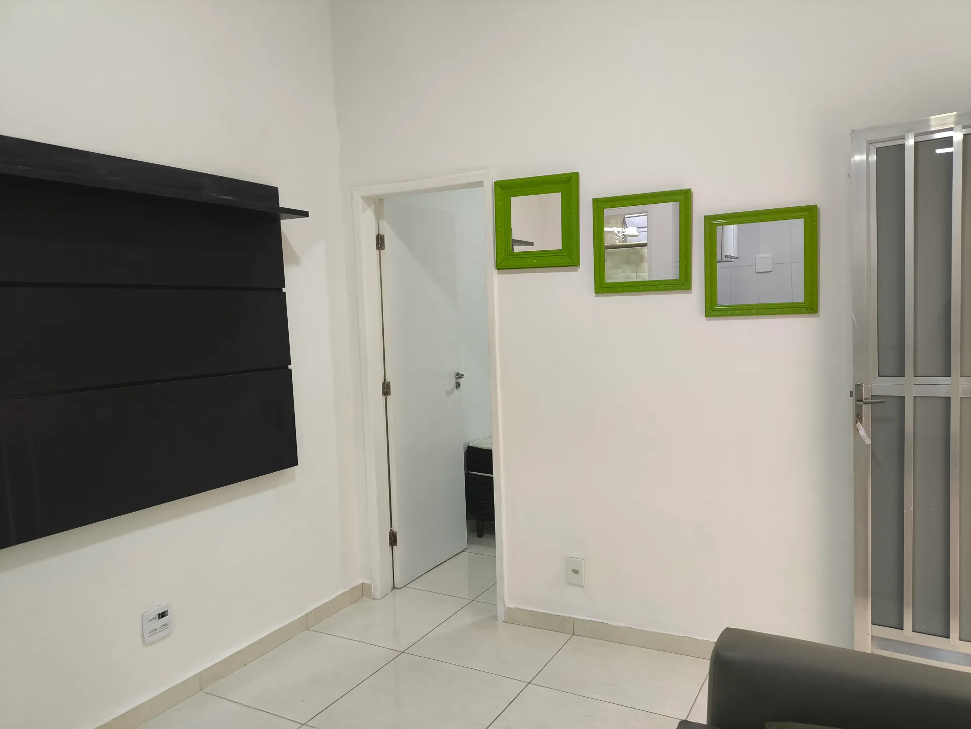One-bedroom apartment with a washing machine — photo 27
