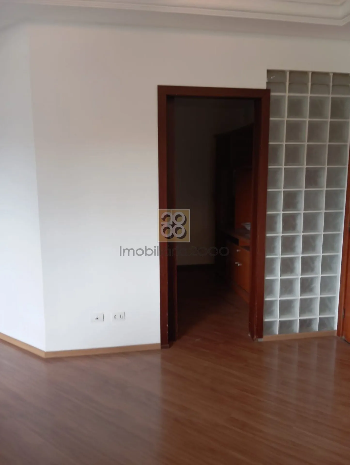 Деревянный пол или ламинат и 3 спальни: квартира 131 м² — photo 16