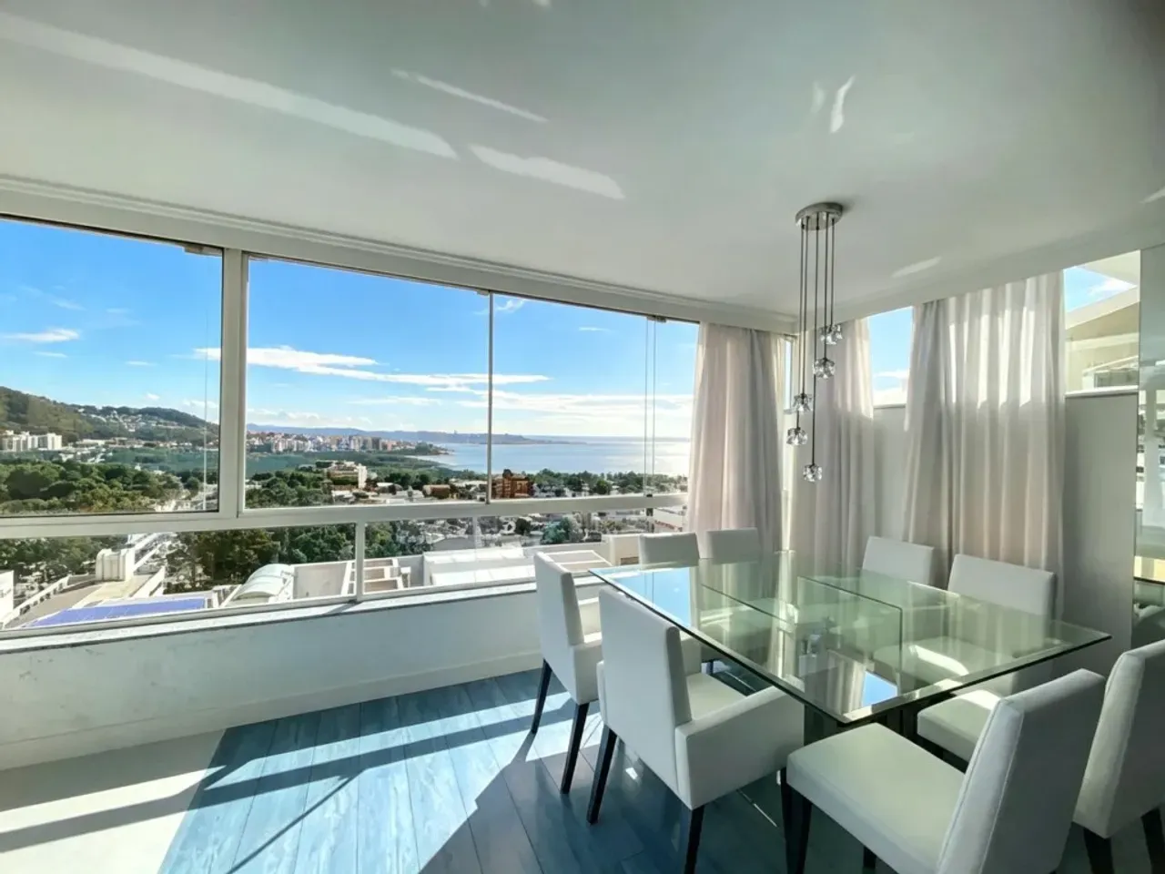 204 m² apartment with built-in grill on the balcony — photo 9