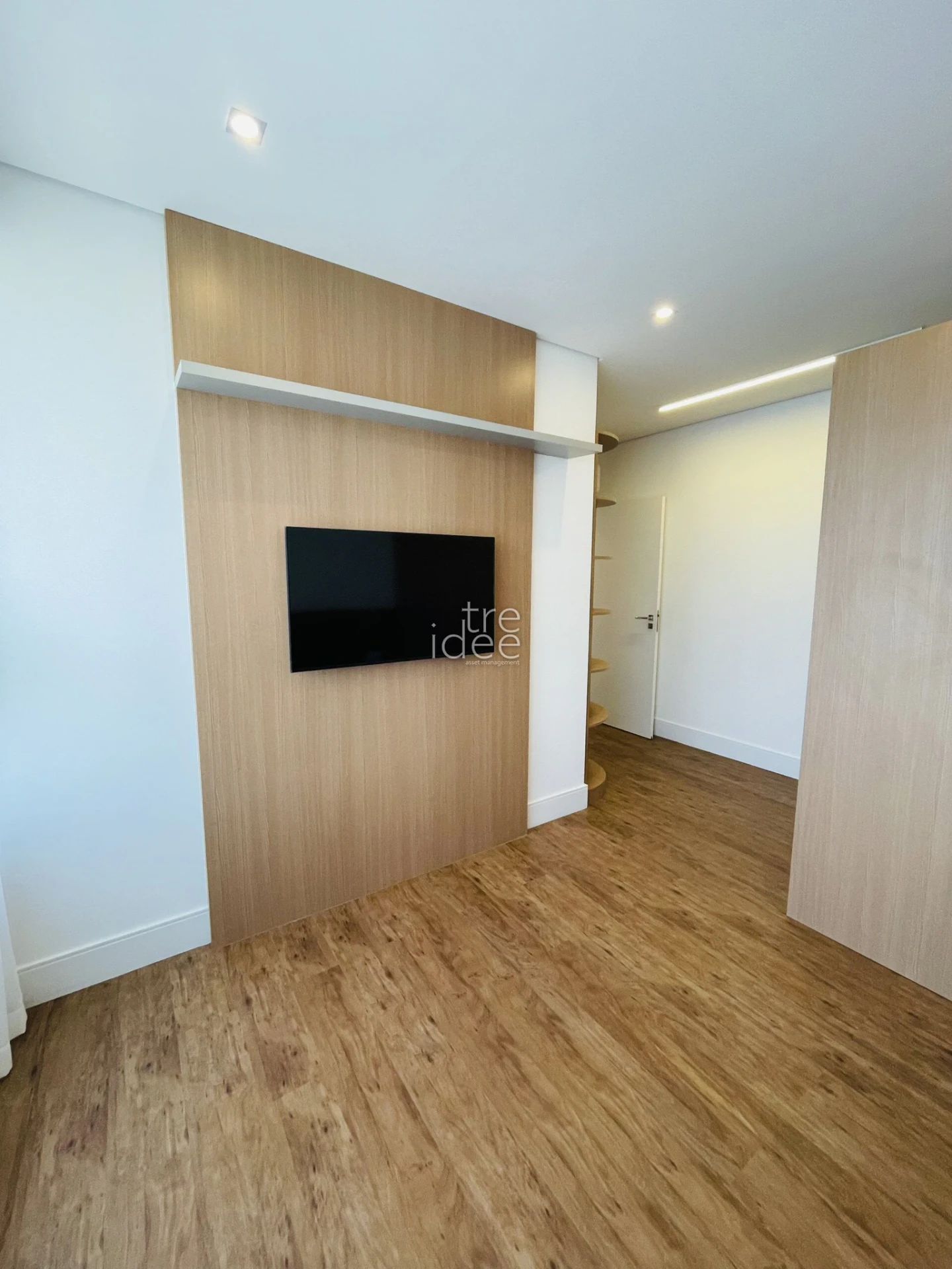 2-bedroom apartment with a washing machine — photo 15