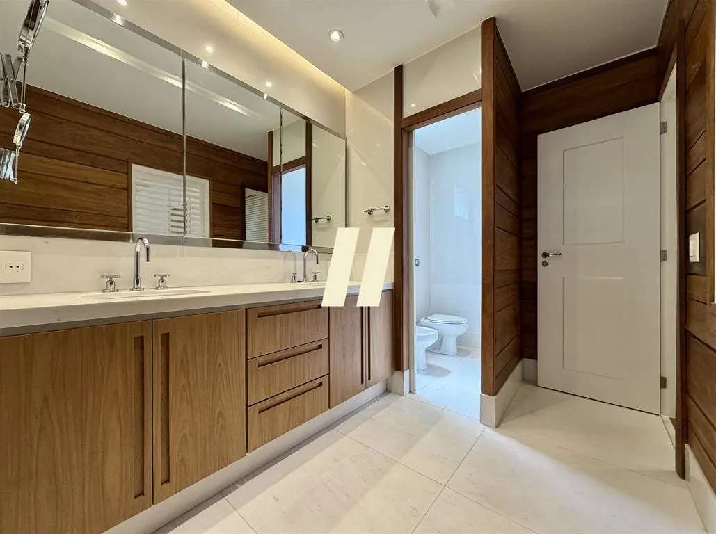3-bedroom apartment with a bathtub in Rio de Janeiro — photo 21