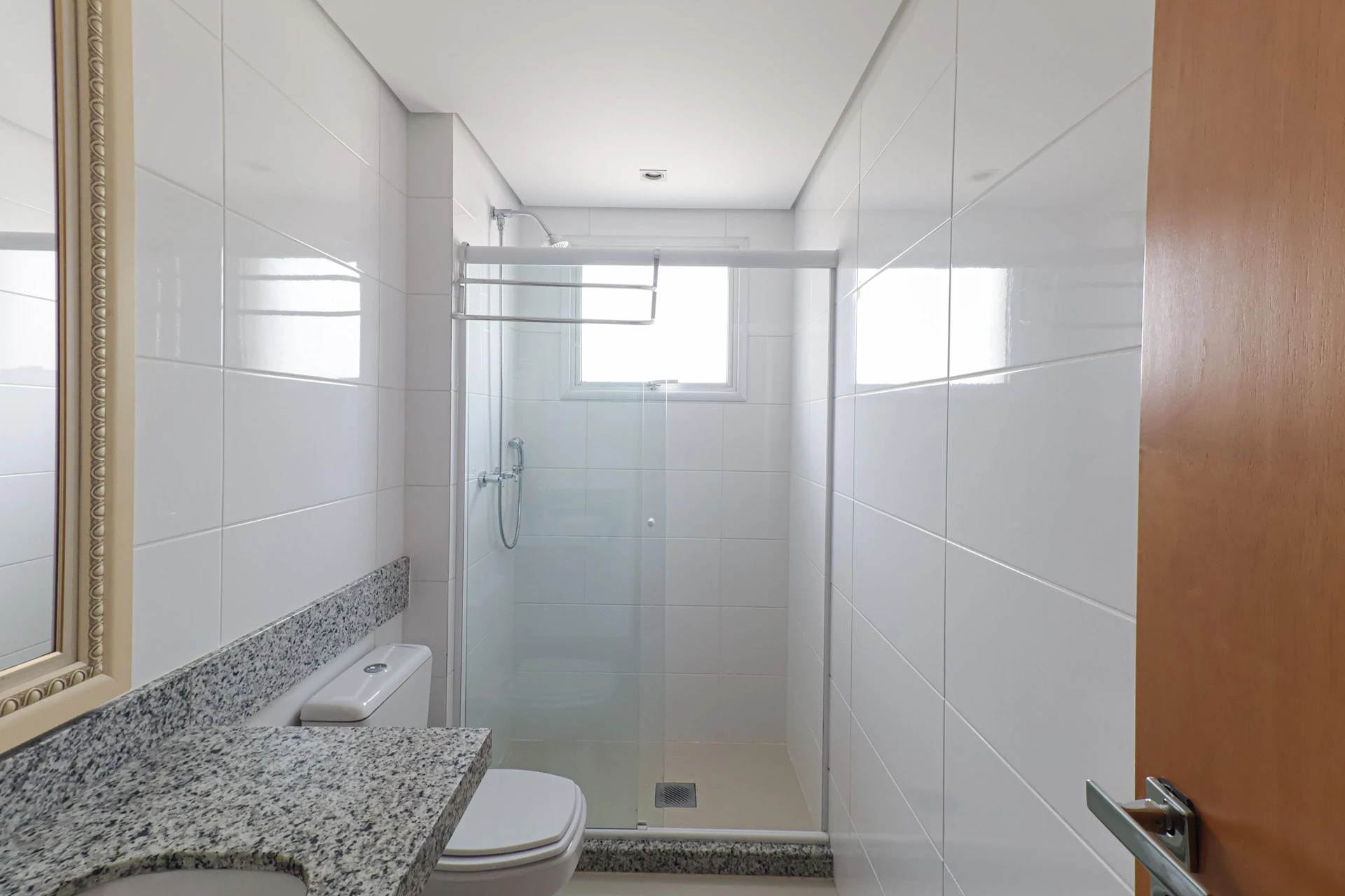 Furnished apartment, 266 m², with a bathtub — photo 16