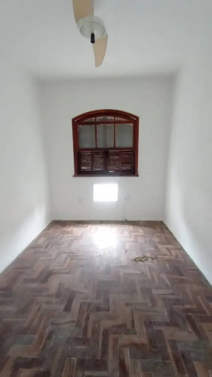 4-bedroom house with 2 bathrooms and 2 parking spots — photo 8