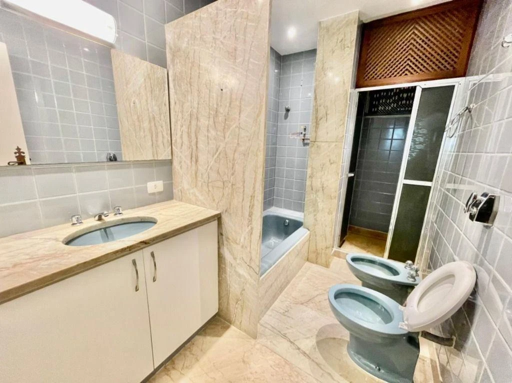 Apartamento de 150 m² com espaço de home office e banheira — photo 5