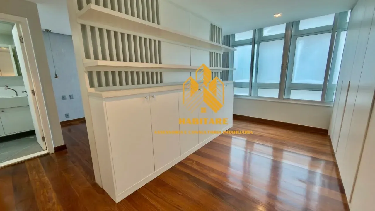 465 m² apartment with a water view and a bathtub — photo 12