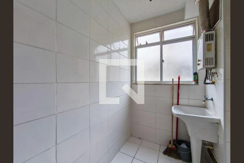 2-bedroom apartment in a building with a pool — photo 36