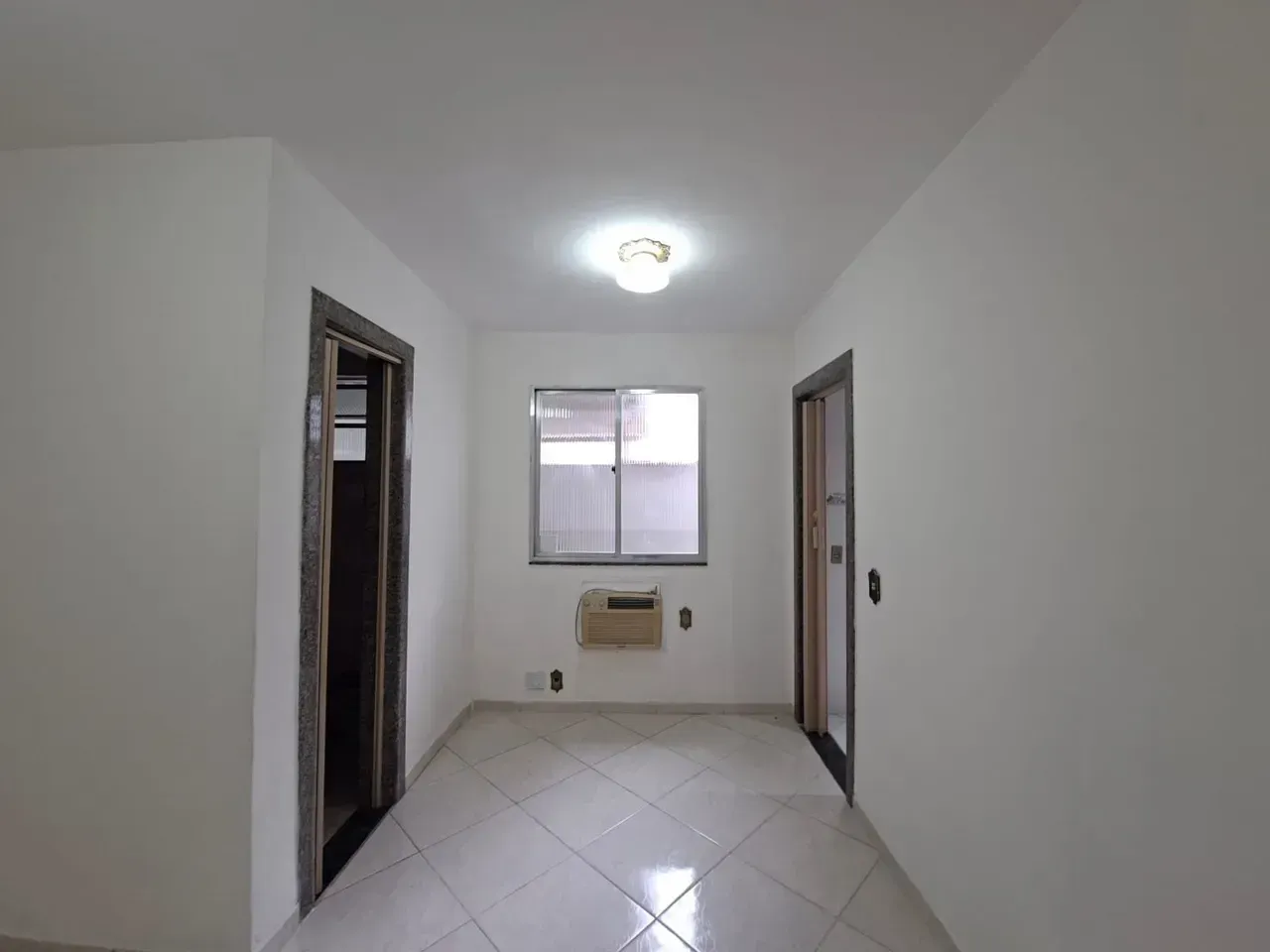 House with 2 bedrooms and 1 bathroom, no parking — photo 12