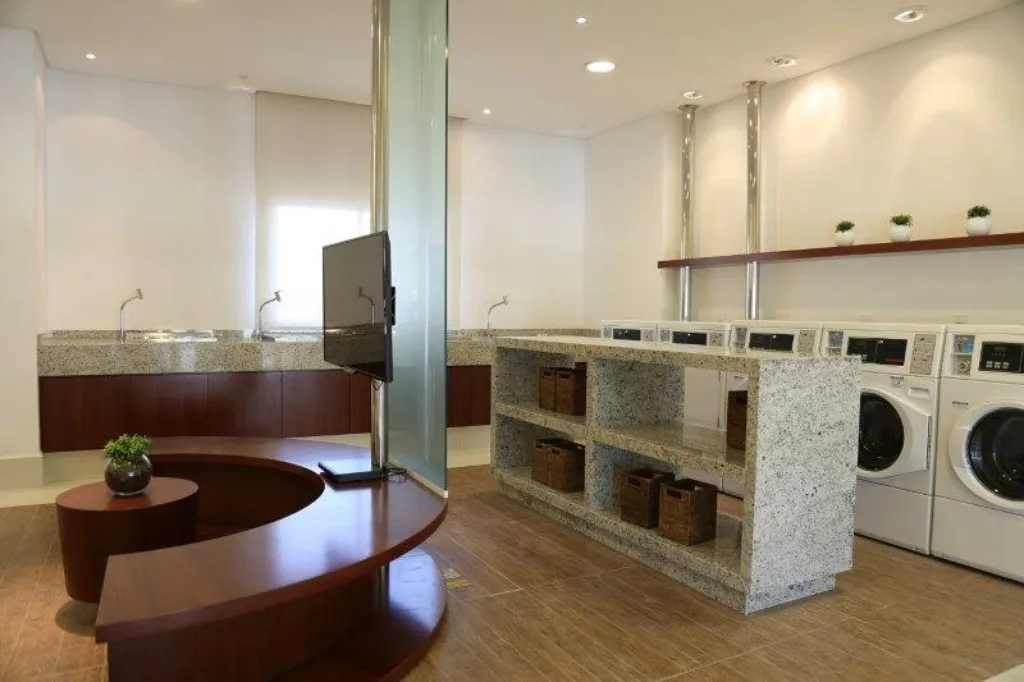 Furnished 1-bedroom apartment with 84 m² and parking — photo 18