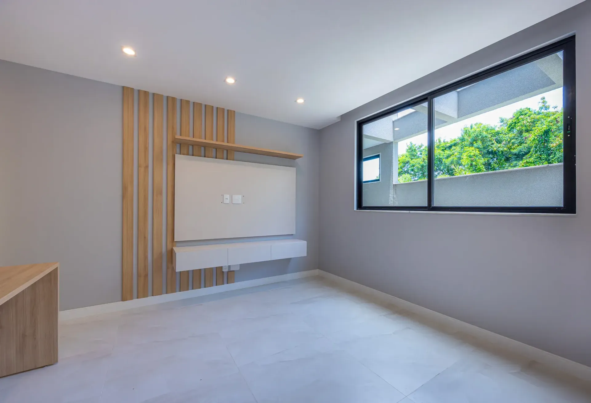 Furnished house with 5 suites and floor-to-ceiling windows — photo 13