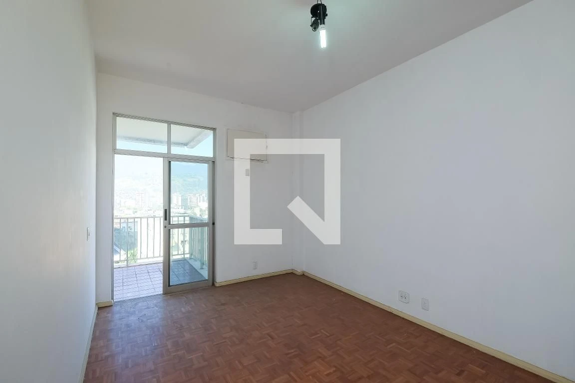 3-bedroom apartment with a mountain view in Rio de Janeiro — photo 3