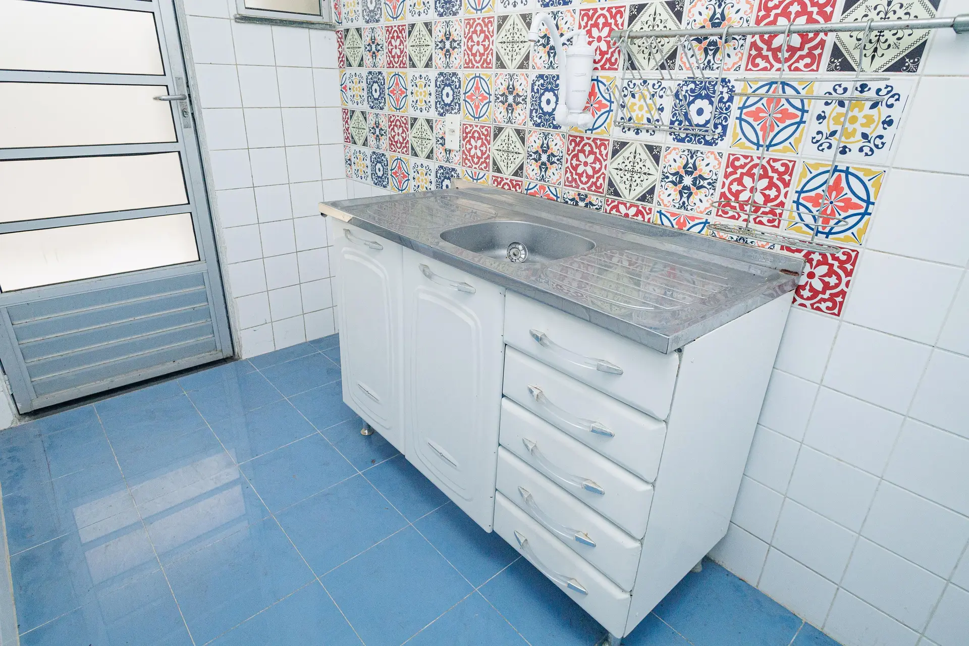 Unfurnished house with 2 bedrooms and a backyard — photo 2