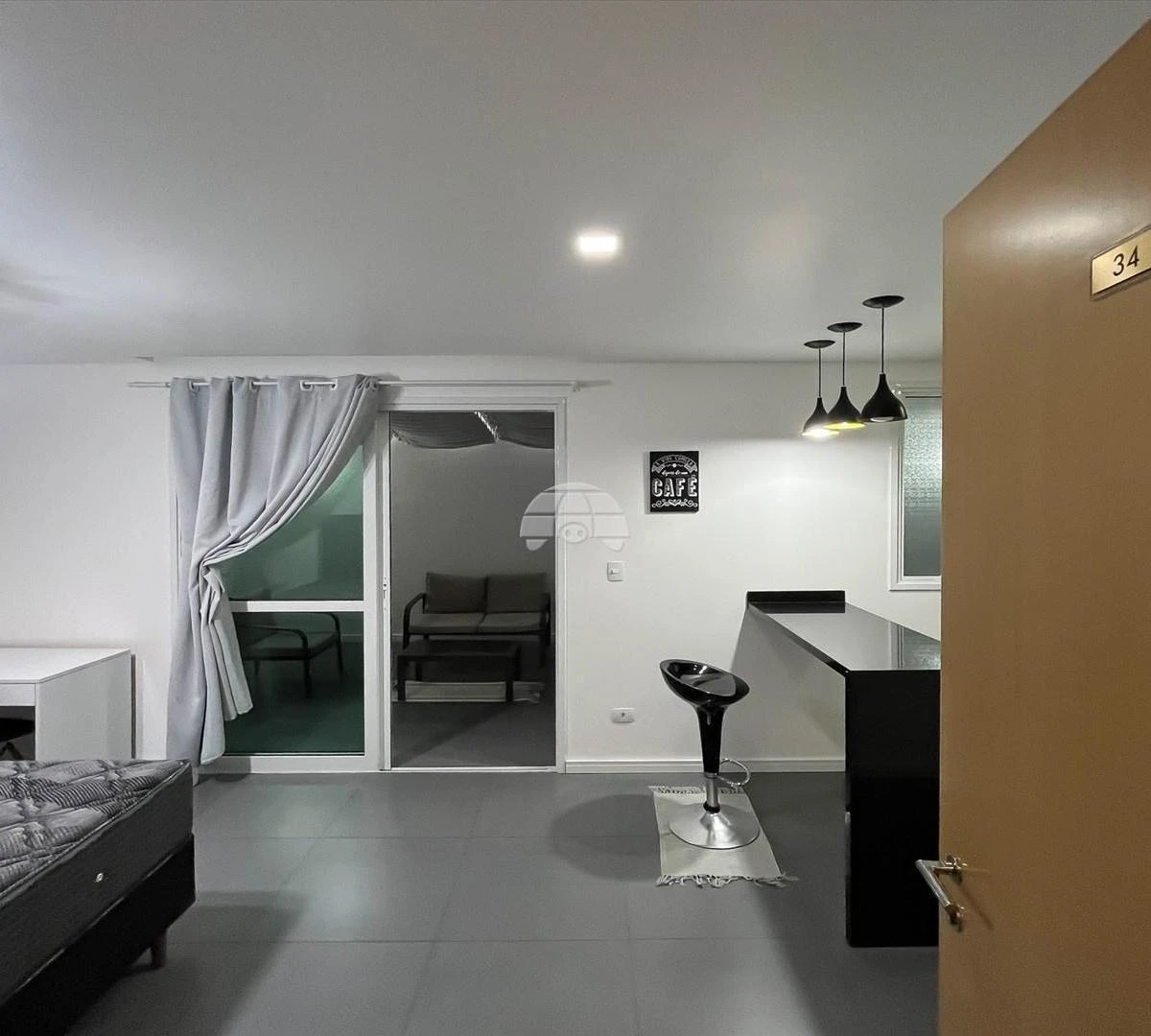 One-bedroom apartment with a dryer — photo 8