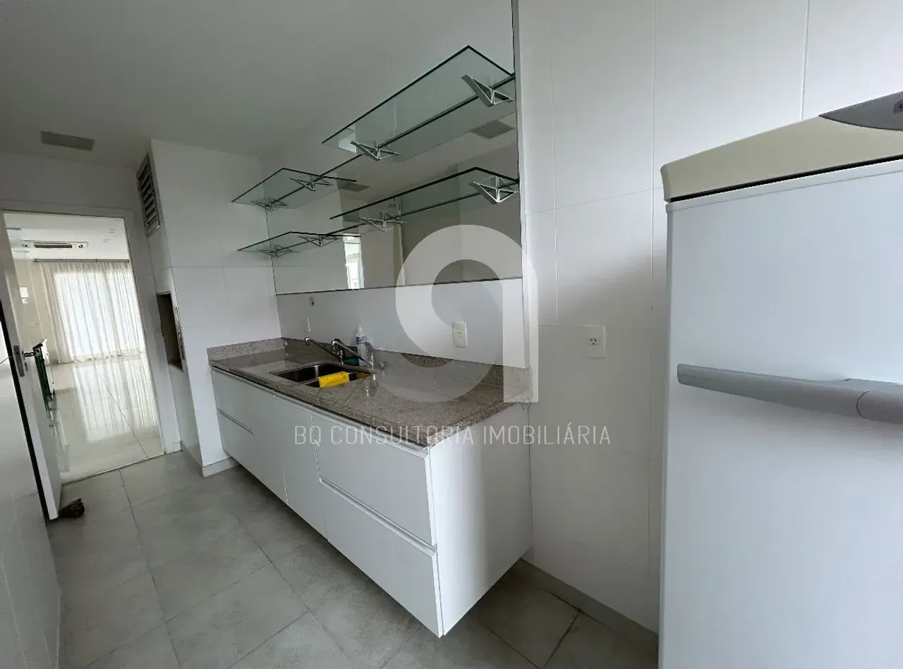 Furnished 580 m² apartment with 4 bedrooms and 5 bathrooms — photo 13