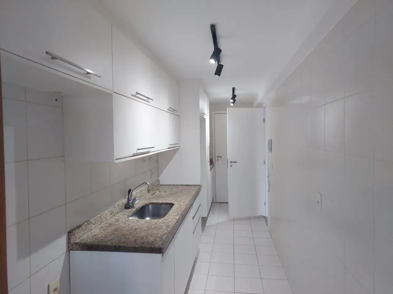 4-bedroom apartment 150 m² with enclosed balcony — photo 2