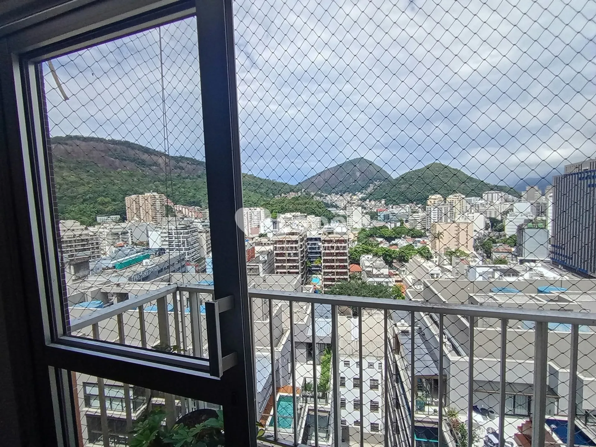 Apartment on the 14th floor with a washing machine — photo 22
