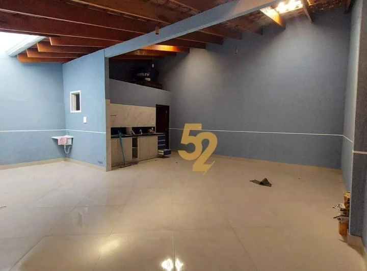 Sobrado com 3 dormitórios e 300 m², 4 vagas