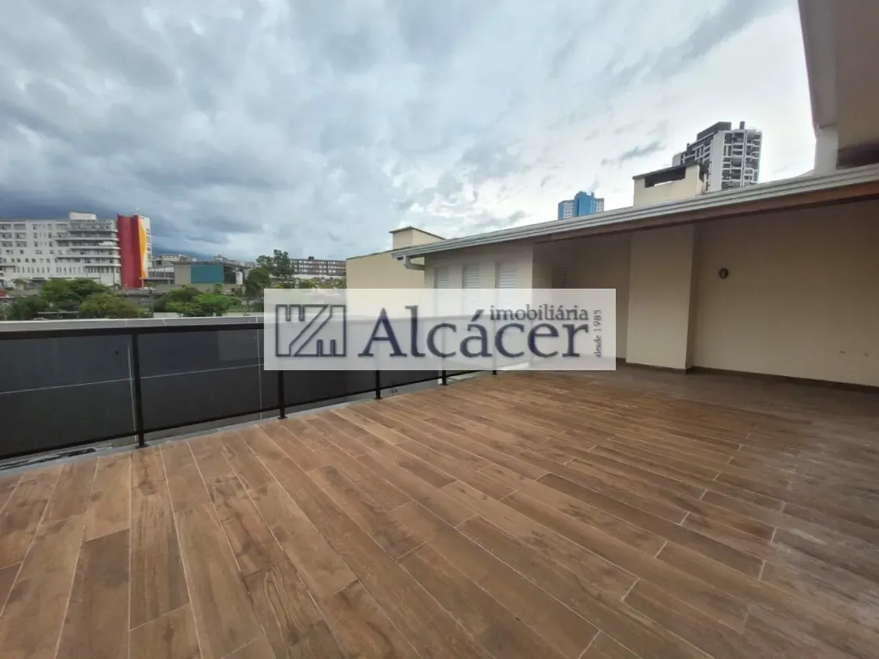 4-suite house 510 m² with laundry area and private garden — photo 21