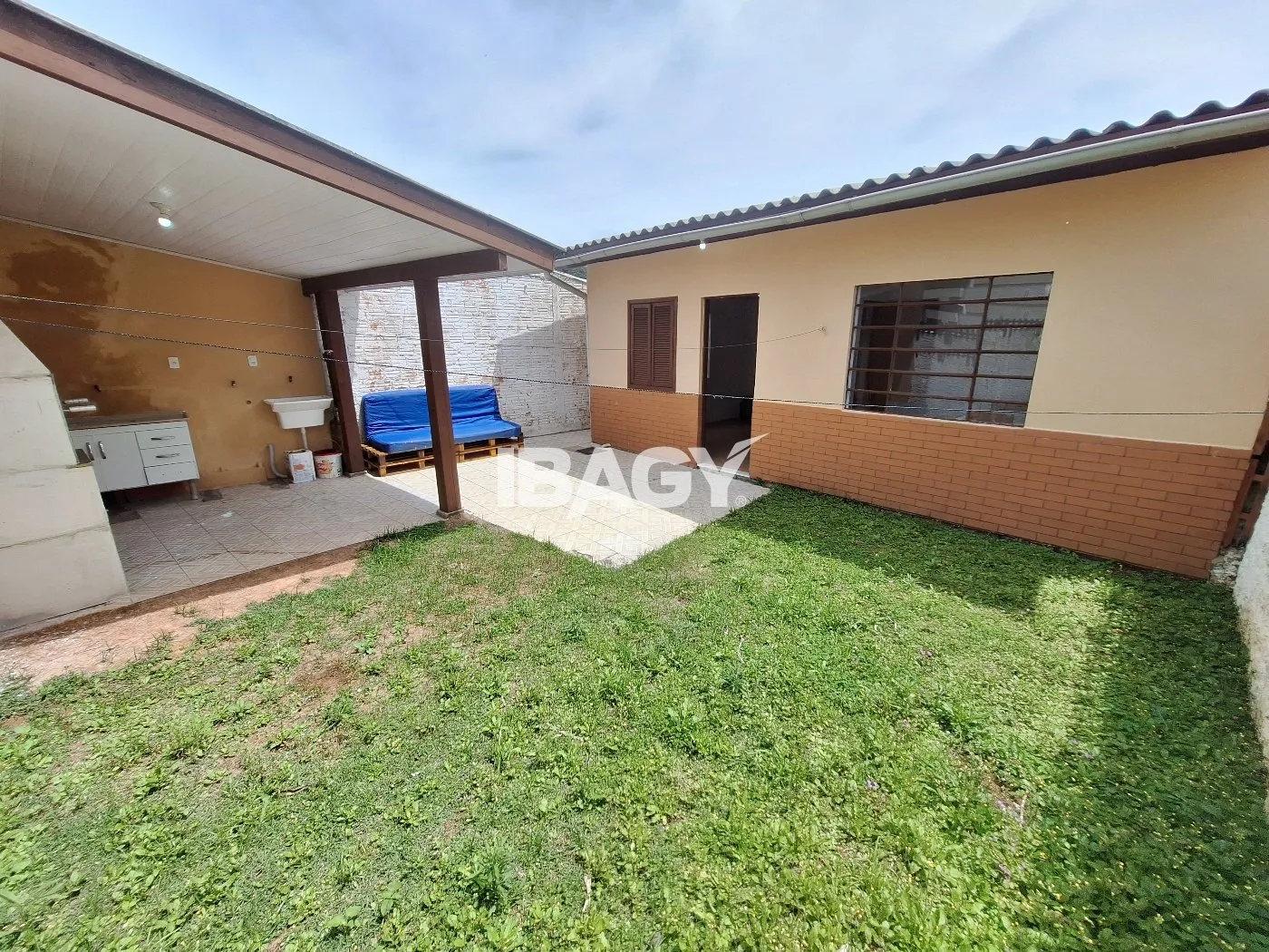 3-bedroom house with a grill on the balcony in Florianópolis