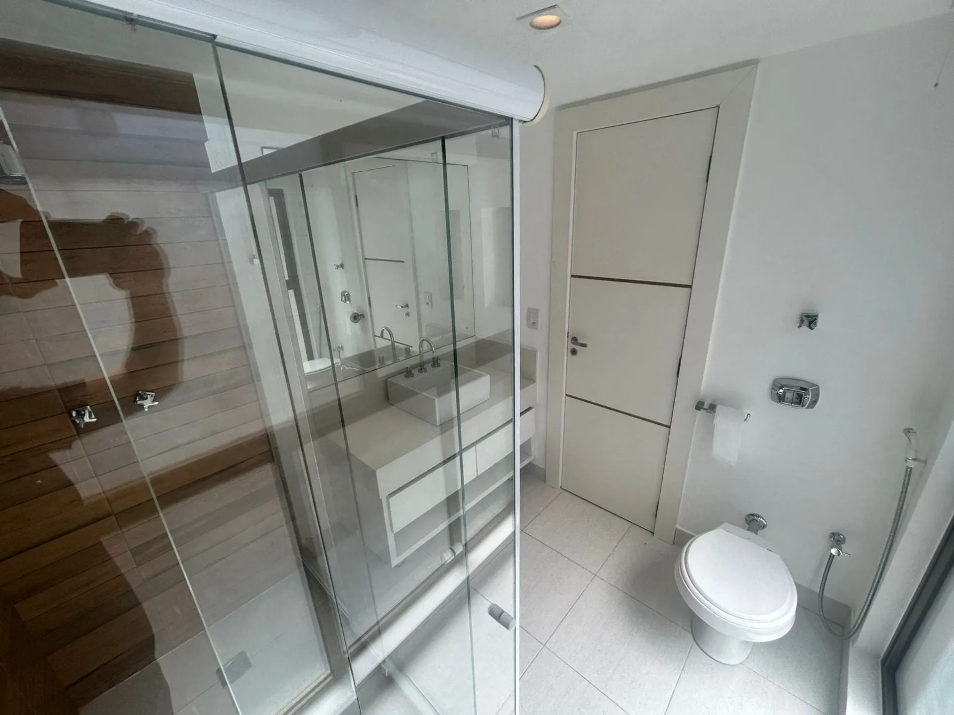 Apartment with 4 bedrooms and an enclosed balcony — photo 48