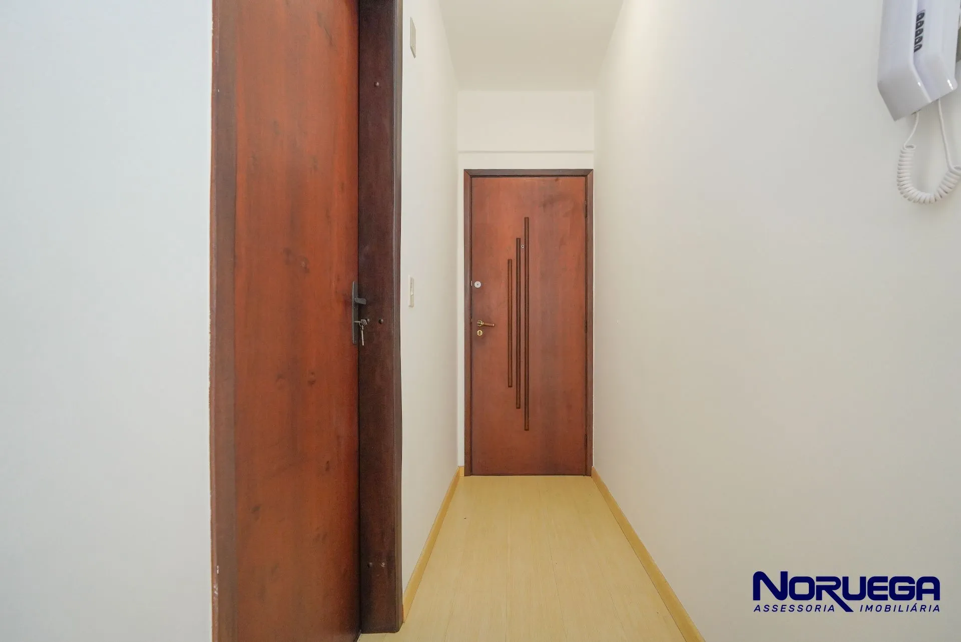 Деревянный пол или ламинат и 2 спальни: квартира 103 м² — photo 27