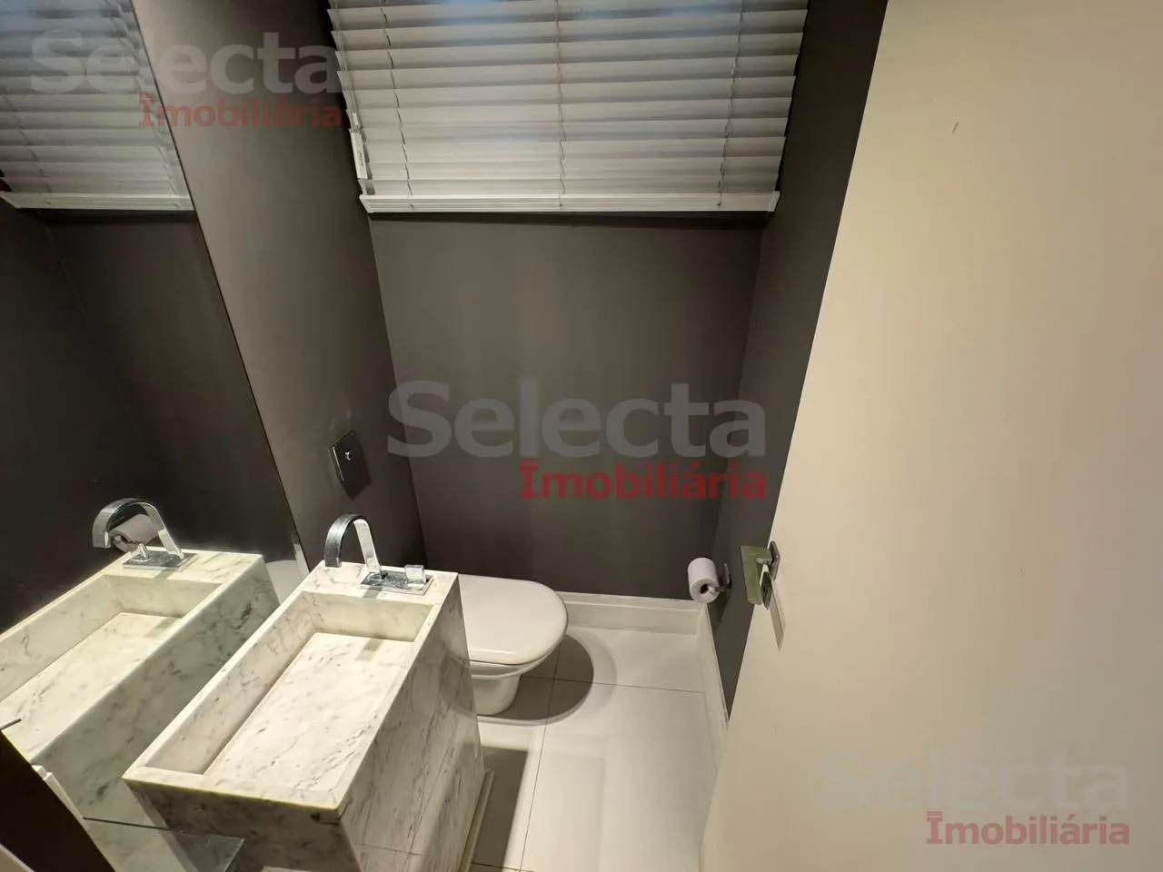 Furnished apartment with 4 bedrooms and a work desk — photo 10