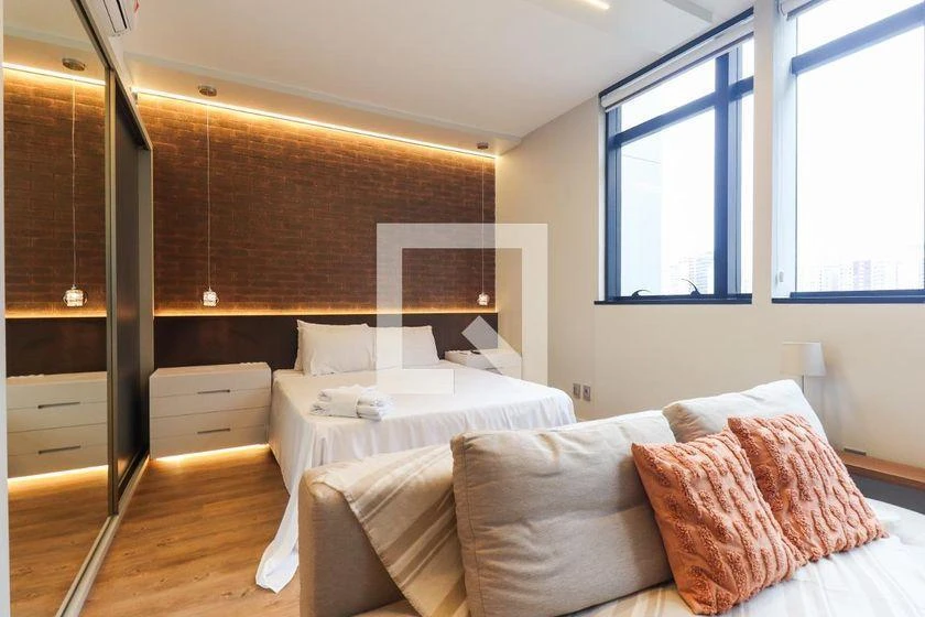 Furnished 1-bedroom apartment with open-plan kitchen — photo 2