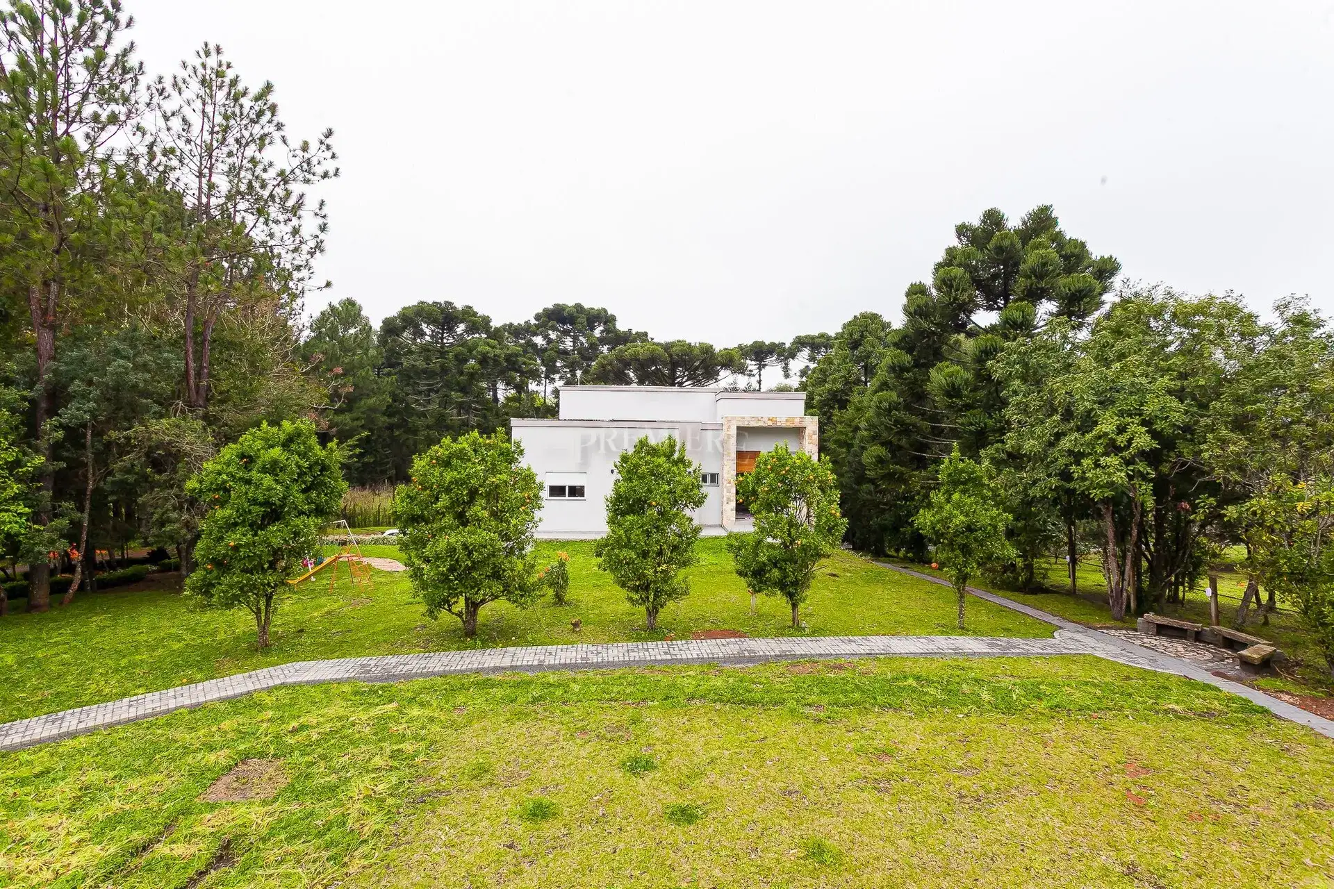 House with 4 bedrooms, 1 en-suite, 4 bathrooms — photo 30