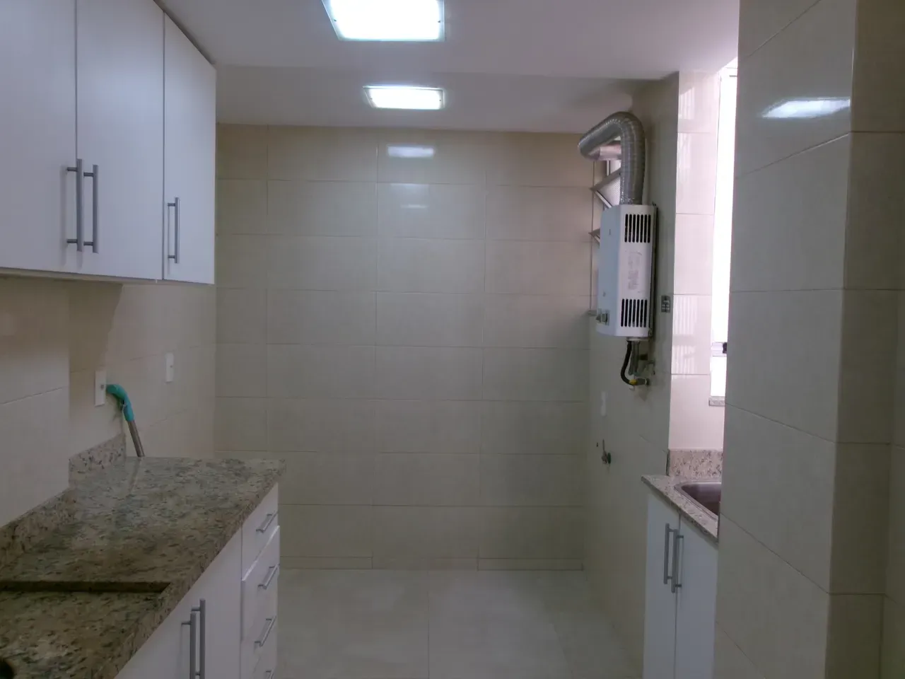 2-bedroom apartment with wood or laminate floors — photo 2