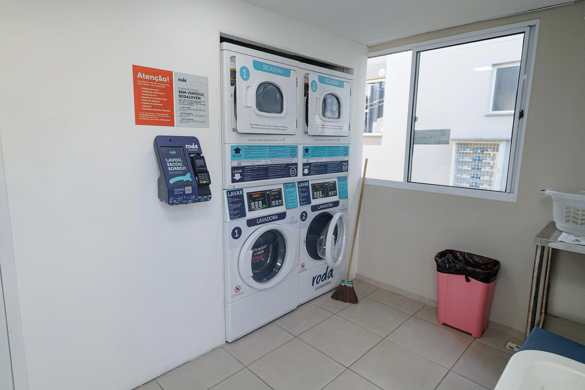 Apartamento sin amueblar de 2 dormitorios con plaza y lavandería — photo 8
