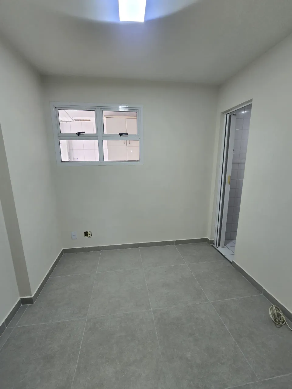 4-bedroom apartment with 3 bathrooms and a balcony — photo 13