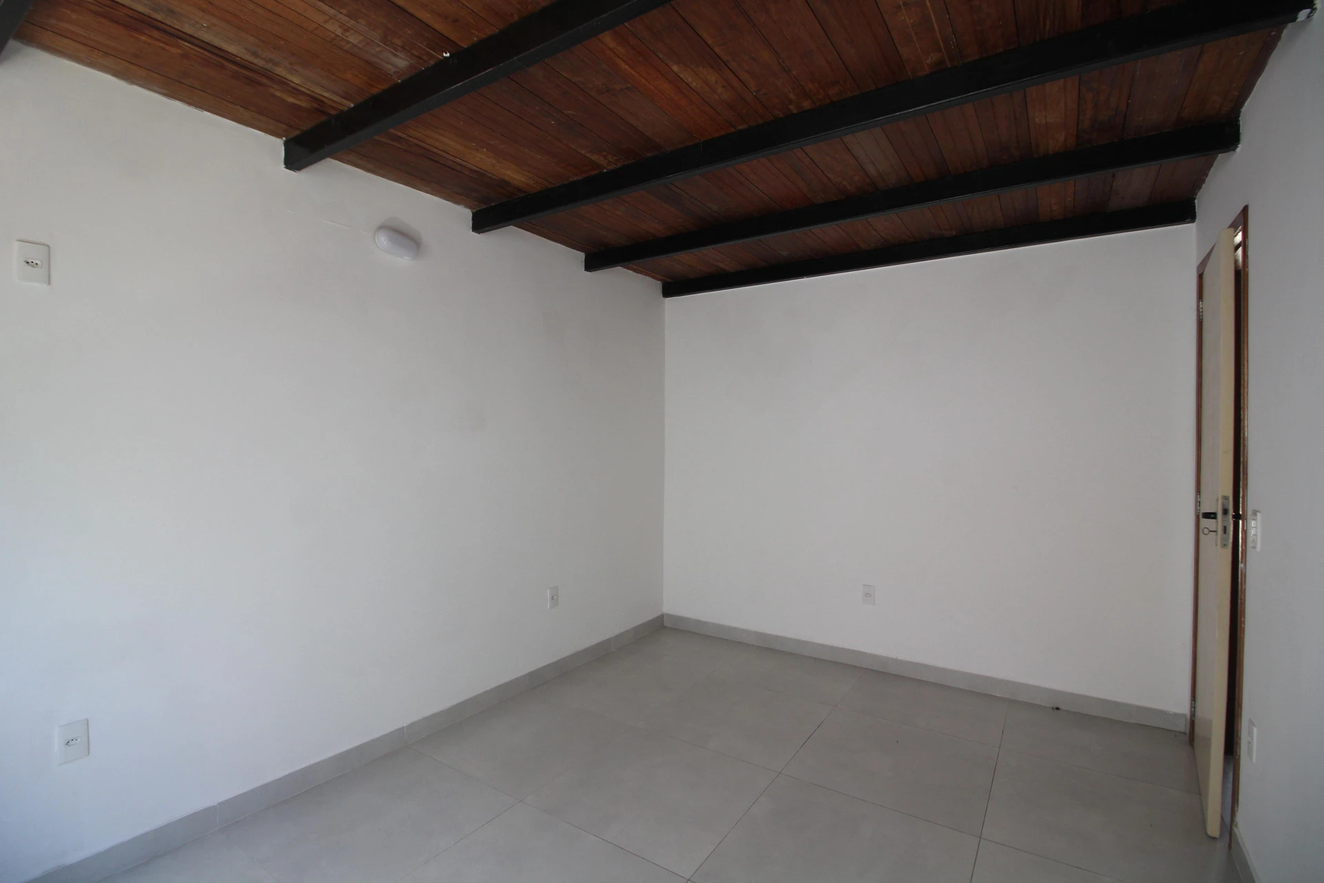 House with 4 bedrooms, 2 bathrooms and private garden — photo 26